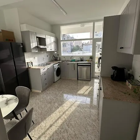 Casi-homes