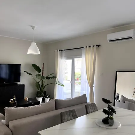 Casi-homes לרנקה