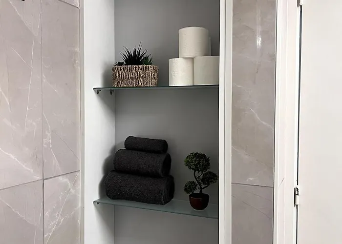 Casi-homes * Larnaca