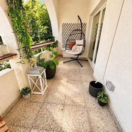 Casi-homes * Larnaca