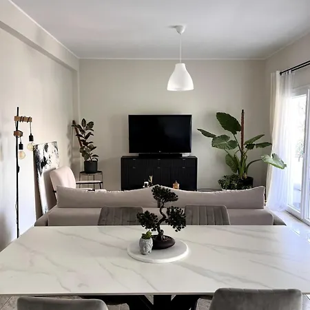 Casi-homes لارنكا