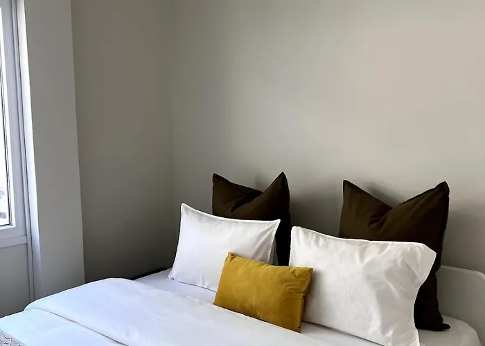 Casi-homes * Larnaca